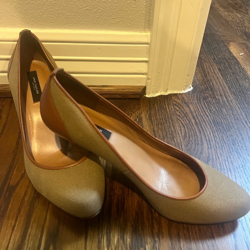 Tan and brown leather Ann Taylor Heels